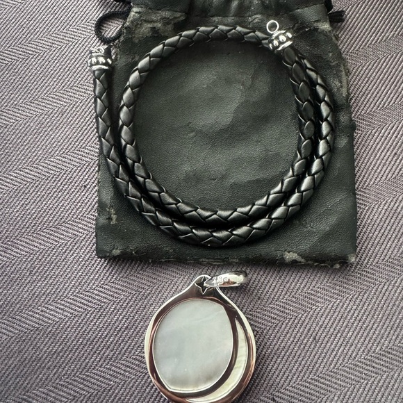 Elegant Silver and Black Pendant Necklace - Picture 3 of 3